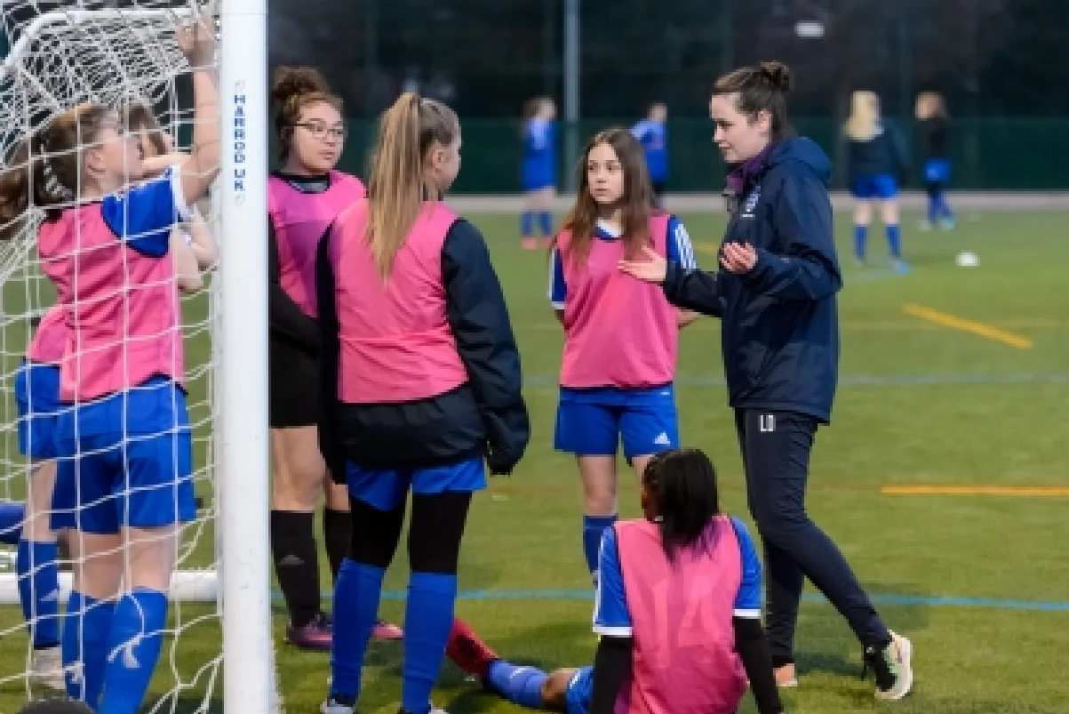 Hydraulicsonline sponsor Chester School Girls U11 Football Team